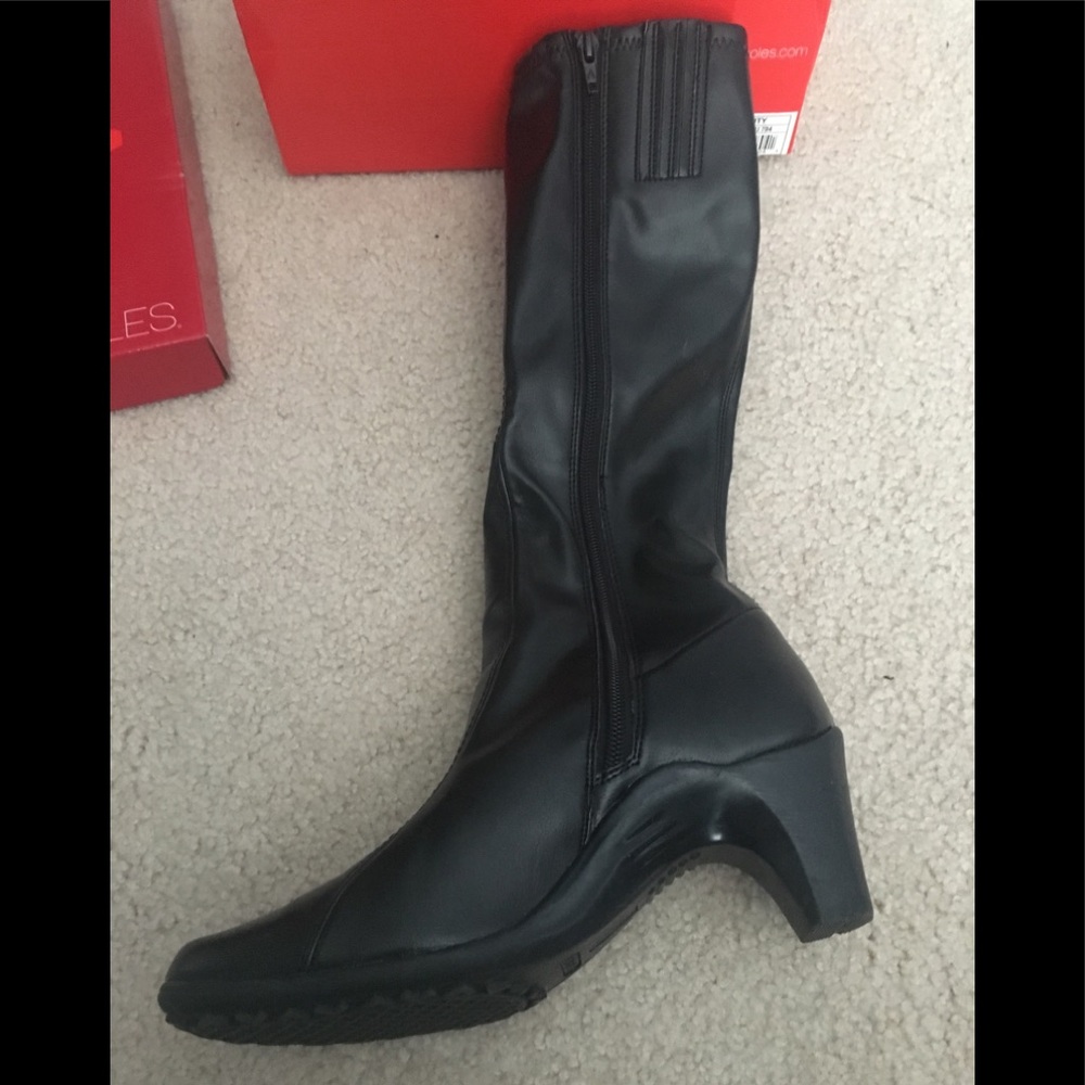 NIB Aerosole knee boots size 7.5